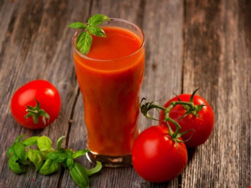 Uống nước ép sinh tố cà chua có tác dụng gì?