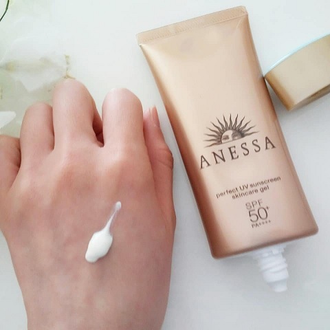 Kem-chong-nang-Anessa-Perfect-UV-Sunscreen-Skincare-Gel